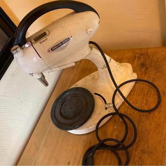 Mcm Hamilton Beach mixer and stand. - Picture 3 of 4